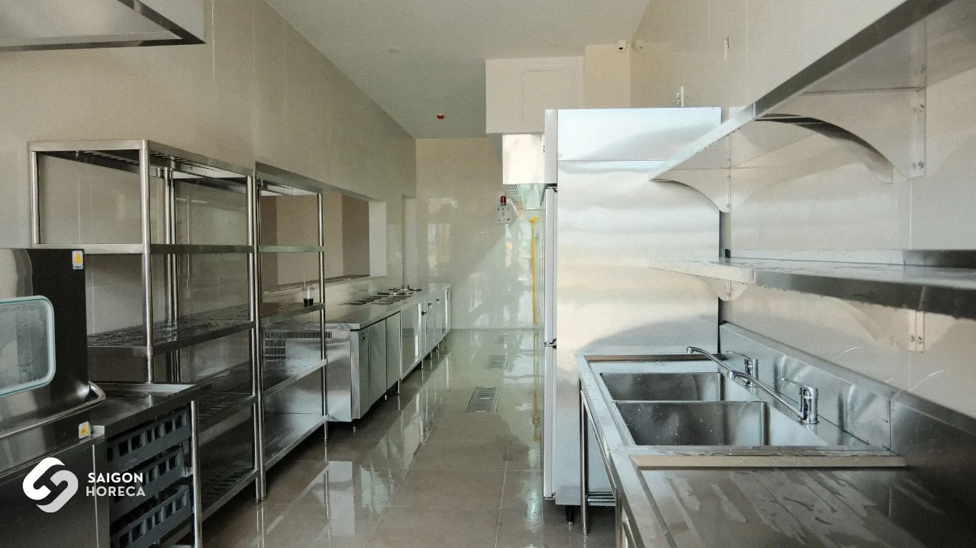 Bếp canteen Sheh Fung thiết kế tối giản, hiện đại, khoa học