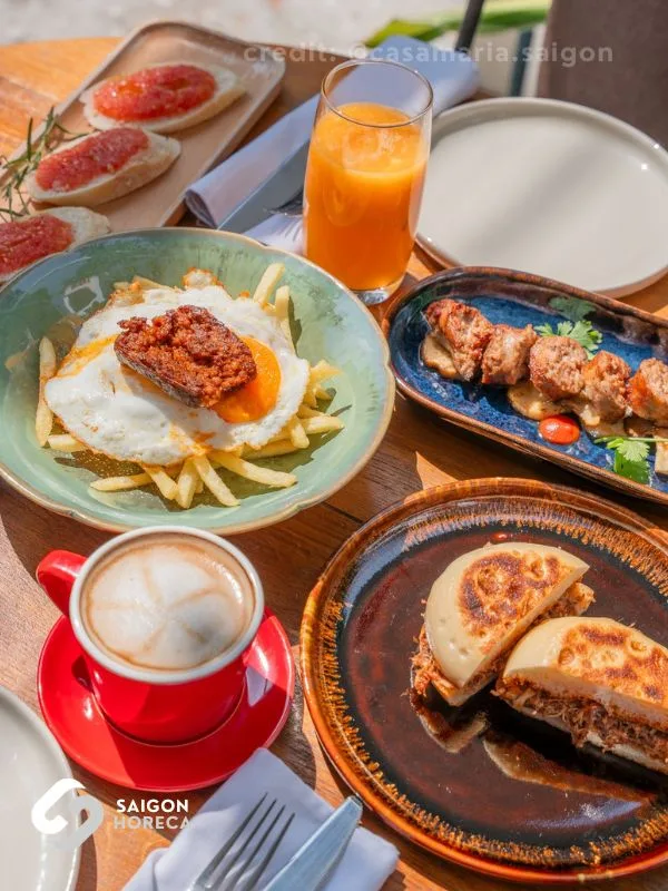 Bàn Brunch Địa Trung Hải tại Casa Maria