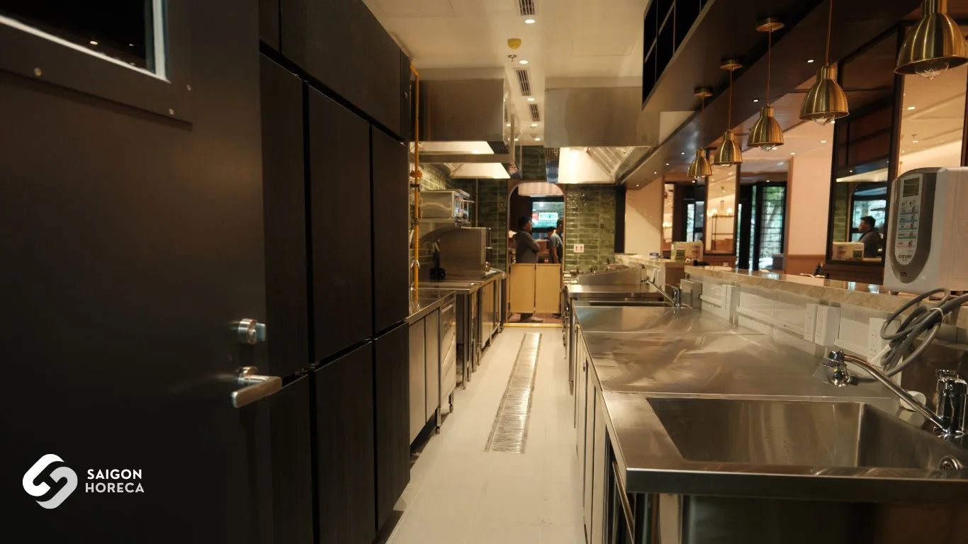 Prep kitchen and 304 stainless steel sinks at The Royal