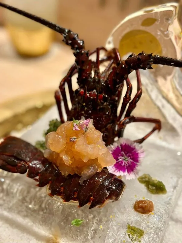 Tuyệt tác Sashimi tôm hùm tre nguyên bản tươi rói